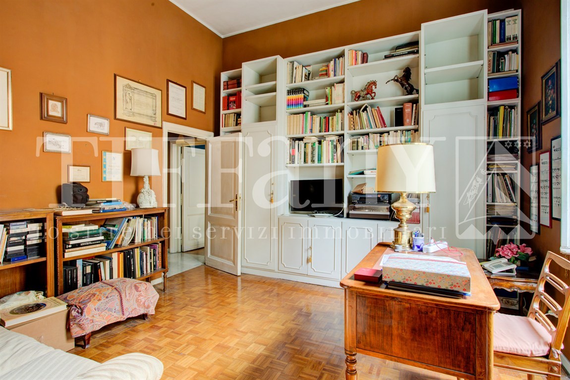 Prestigioso e luminoso ufficio di alta rappresentanza (185 mq) – Via Boncompagni