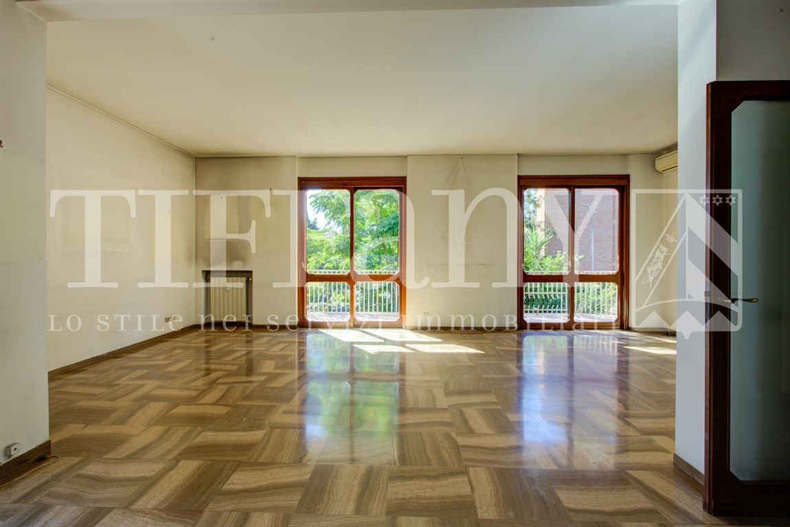 Appartamento di 180 mq. con box e cantina